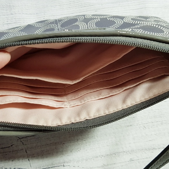 Coach wristlet - Picture 5 of 7